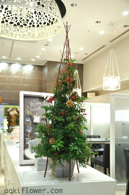 クリスマスツリー風アレンジメント お花が好き の その先へ エステルフラワー