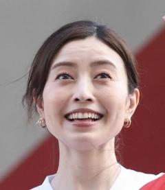 片瀬那奈“虚偽報告”で所属事務所との信頼関係崩壊！ 家宅捜索＆尿検査受けていた