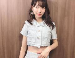 柏木由紀、お色気衣装でお腹チラり 「30歳まで頑張って」との応援も