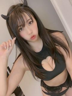 鈴木ふみ奈、胸元がら空きの小悪魔コスにファン「かわいすぎる」