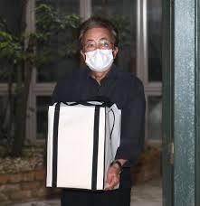 岡江さんの遺骨が帰宅 夫大和田獏「こんな帰宅は悔しい」