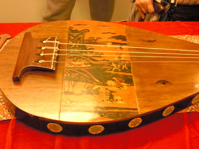 正倉院復元楽器にドキドキ！ : 器楽アンサンブル エスニック