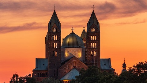 dom-4404207_640