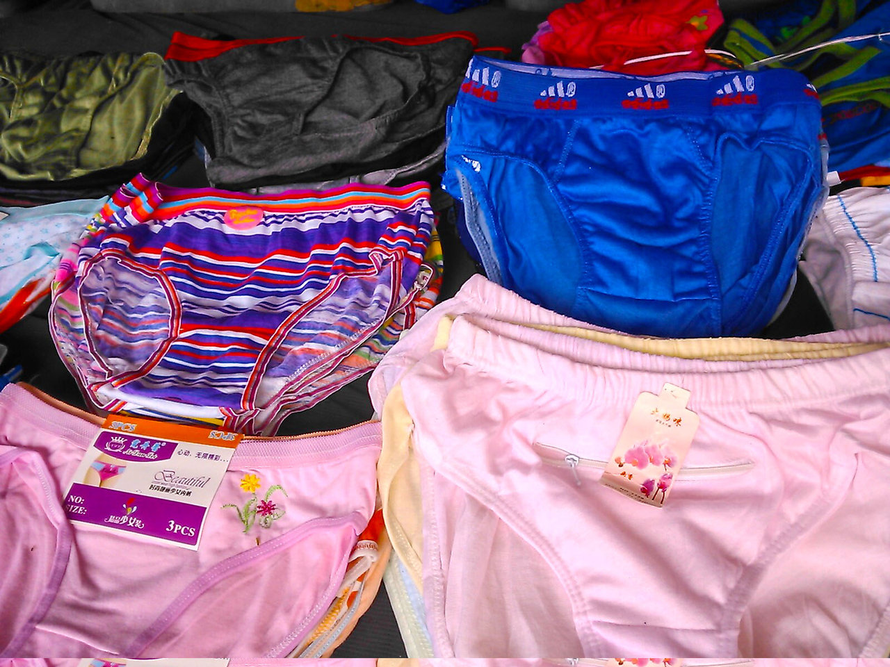 女もんのパンツをはく友人フィリピーノ 世界の町へ アジアの町へ