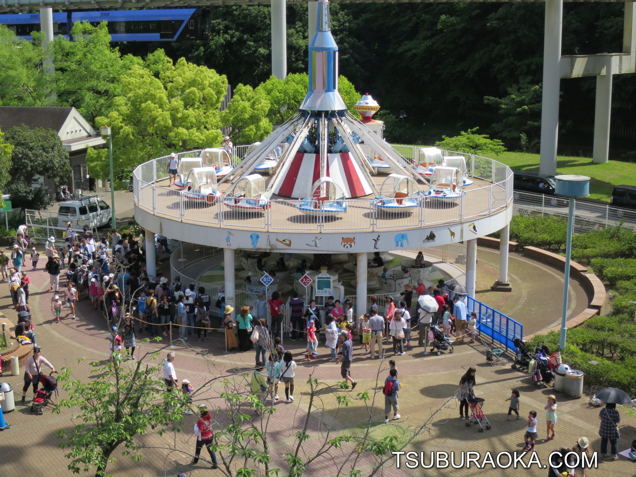 5月末で千葉市動物公園の遊園地が閉鎖される それまでの間 乗り物は全部無料らしい 週末は大混雑だろうと思っていたら やっぱり大混雑 こだわり百貨店 Tsuburaoka Com