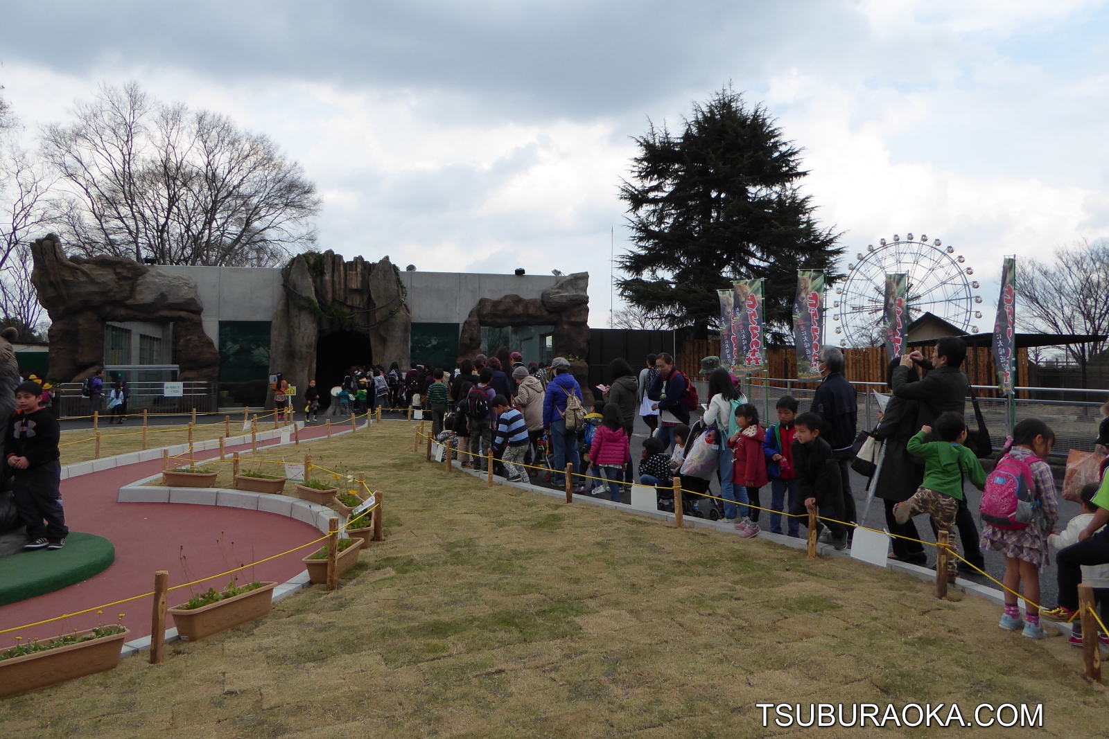 東武動物公園の今年の開園記念日 無料入園日 も大混雑 でも平日なので昨年よりはちょっと落ち着いた感じ 新しい ヒグマの森 は長蛇の列かな こだわり百貨店 Tsuburaoka Com 東武動物公園の今年の開園記念日 無料入園日 も大混雑 でも平日なので昨年よりはちょっと落ち着いた感じ 新しい ヒグマの森 は長蛇の列かな こだわり百貨店 Tsuburaoka Com
