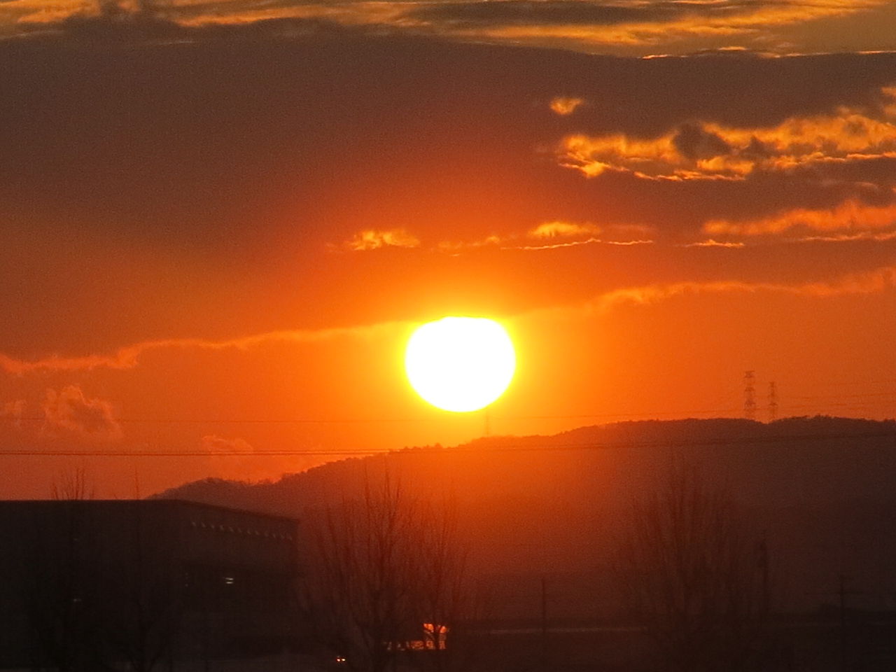 真っ赤な夕日 赤い椿が綺麗です ばぁばぁの暮らしの日記 真っ赤な夕日 赤い椿が綺麗です ばぁばぁの暮らしの日記