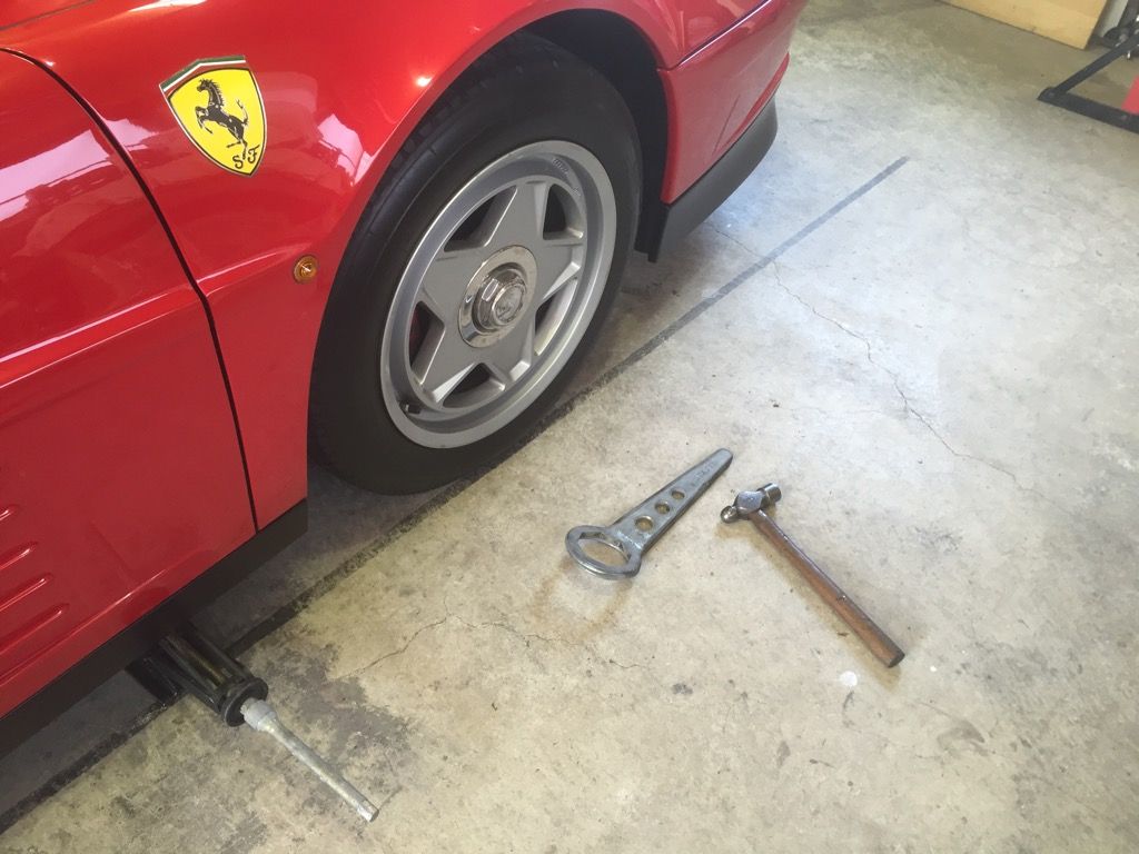 テスタロッサフロントタイヤ交換 Euro Garage Diary テスタロッサフロントタイヤ交換 Euro Garage Diary