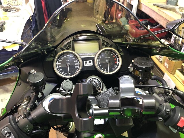 ZX-14R ブレーキオイルタンク交換 : euro_garage Diary