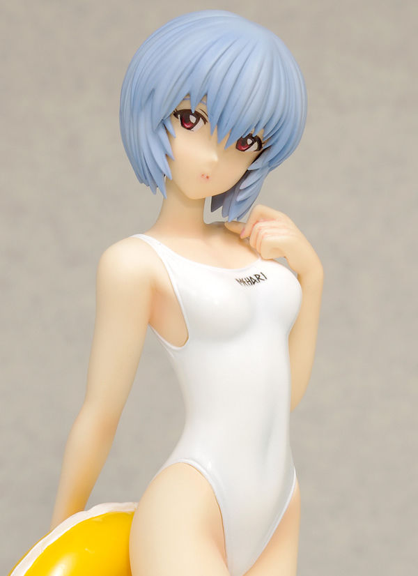 レイとアスカの水着フィギュアが登場 : 第二発令所