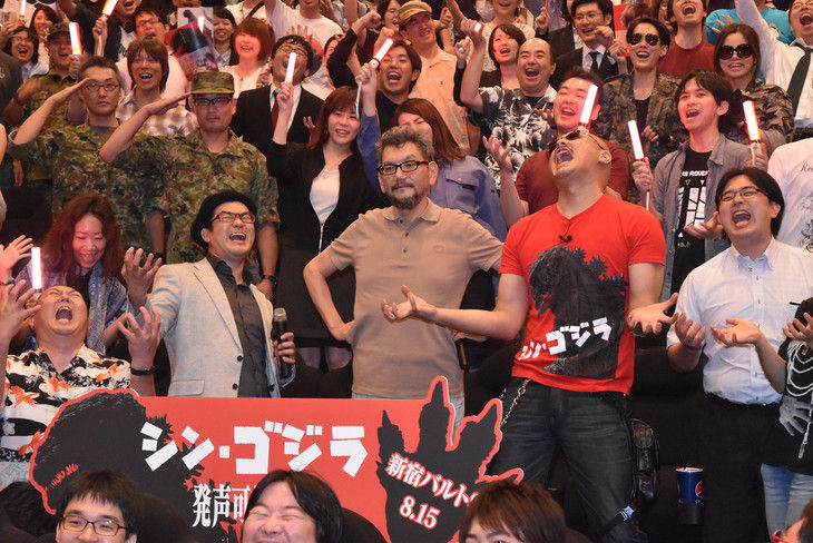 シン ゴジラ発声可能上映に庵野秀明が登場 第二発令所