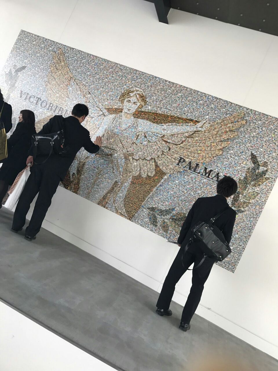 まずいですよ とある学校のモザイクアート壁画に野獣先輩が紛れ込む エブリディ速報 まずいですよ とある学校のモザイクアート壁画に野獣先輩が紛れ込む エブリディ速報