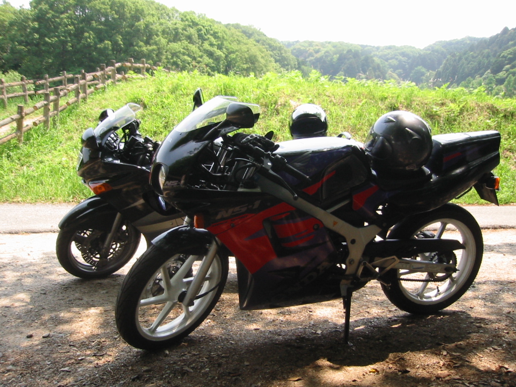 Ns 1 And Zzr400 阪奈道路越え ツーリング 暇ですか 暇ですよ