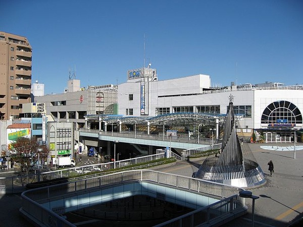 640px-South_Entrance_of_JR_Sagamihara_Station_in_2008