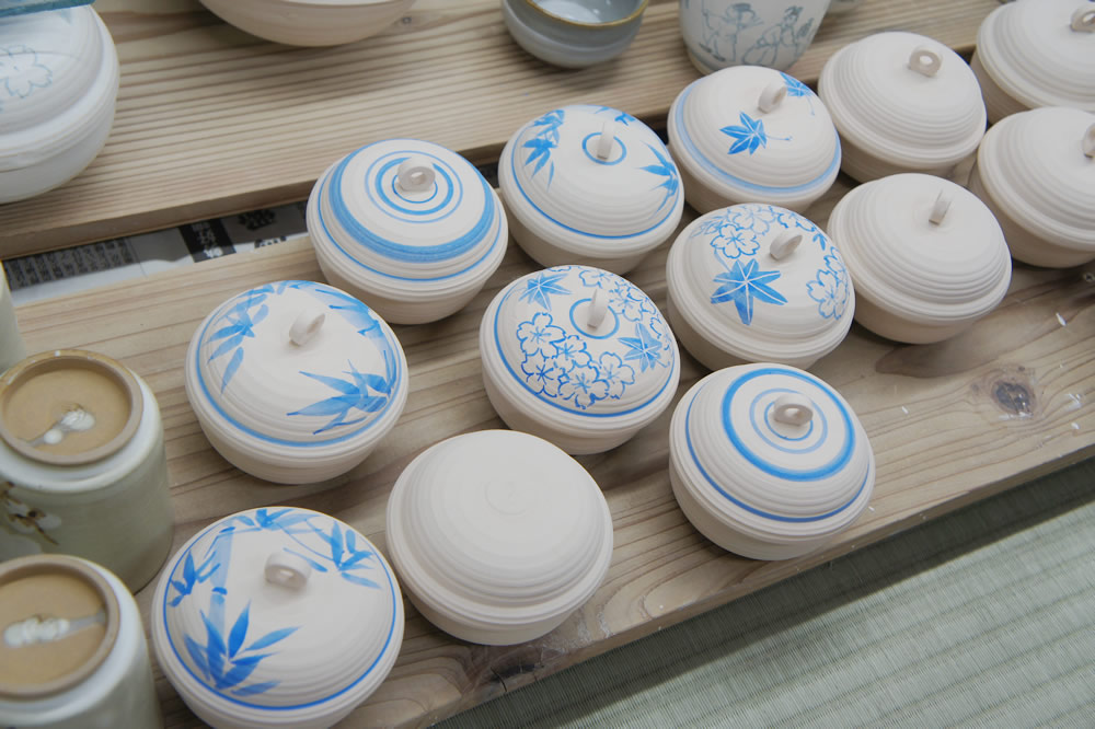 京都　雲楽窯　京焼・清水焼 雲楽窯 （京焼・清水焼） Kyoto Kiyomizu-ware Pottery : 緑のなかを