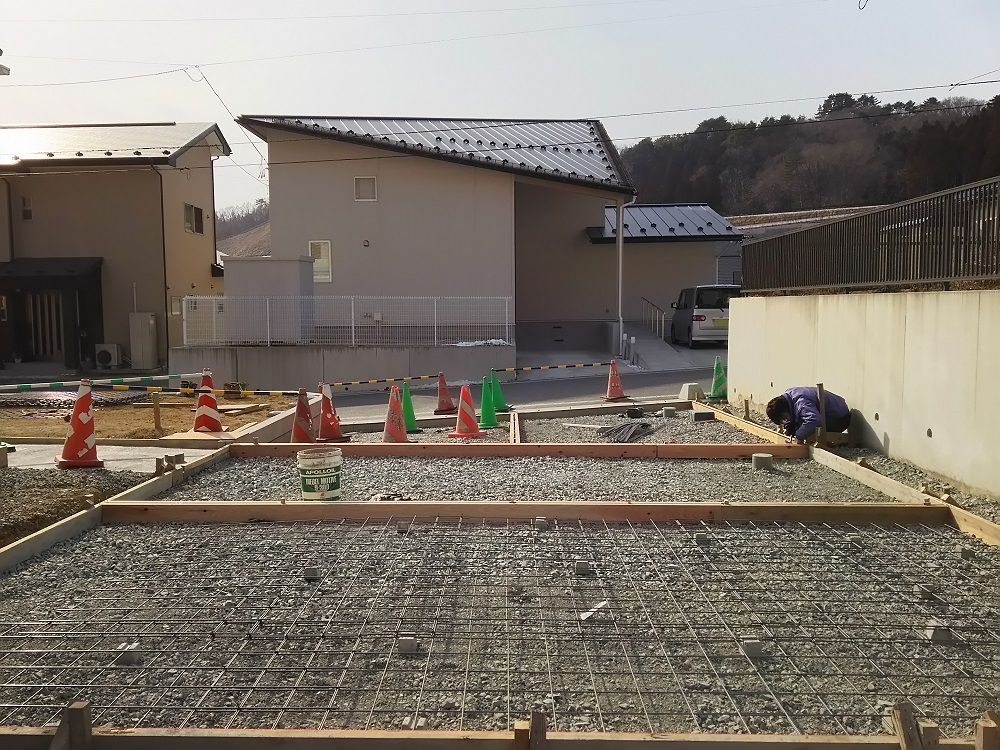 寒風吹き荒れるなか1回目の土間コンクリート打設 Exgardenスタッフblog