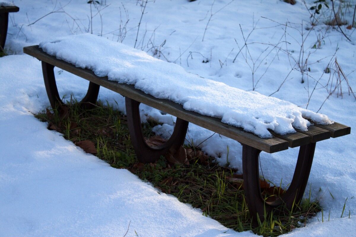 雪のベンチ