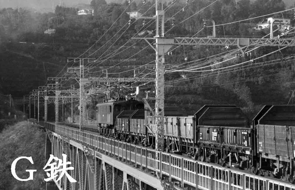 白糸川鉄橋を行きかうF級電機たち その2 東海道本線 根府川 1979年2月