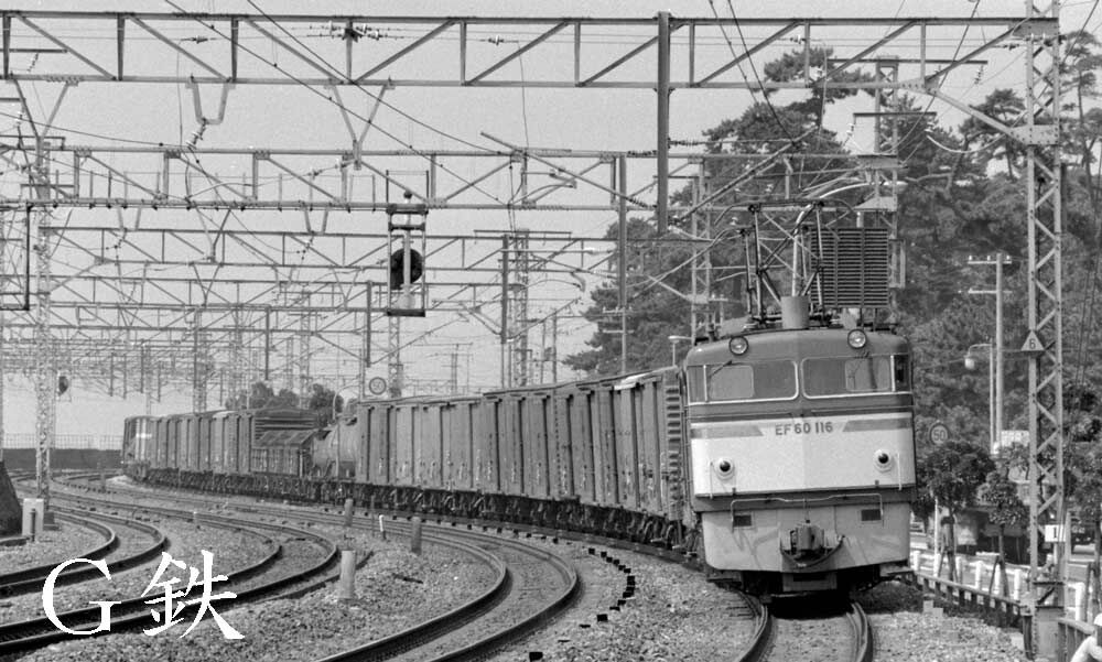真夏の複々線を行きかう列車たち 山陽本線 須磨海岸 1978年7月 真夏の複々線を行きかう列車たち 山陽本線 須磨海岸 1978年7月
