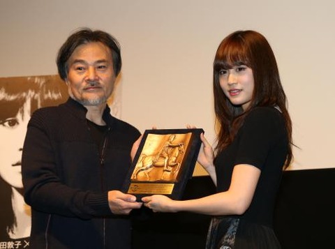 芸能 黒沢監督 前田敦子を絶賛 日本の女優では貴重な存在 主演映画 Seventh Code 初日舞台あいさつ ２chまとめラボ