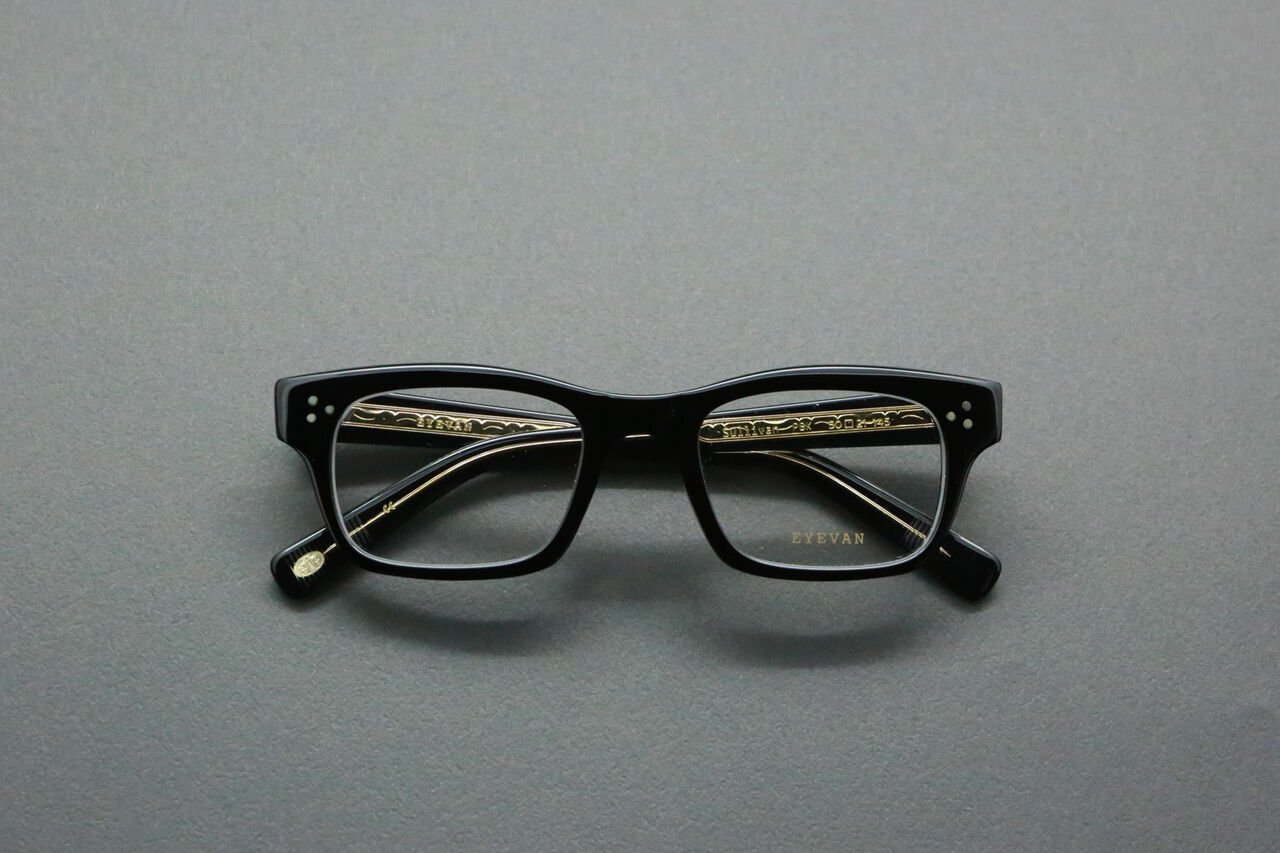 Eyevan アイヴァン 黒縁メガネフレーム Pbk 今期は特に女性にオススメ 5歳を演出するメガネ Eyewear Mebius Blog