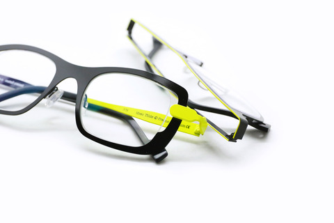 theo-black-yellow