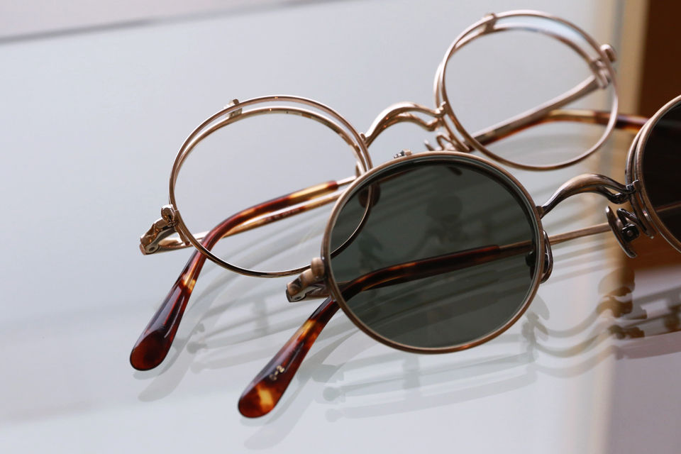 KameManNen（カメマンネン） 【 54 】 跳ね上げメガネ・サングラス 再