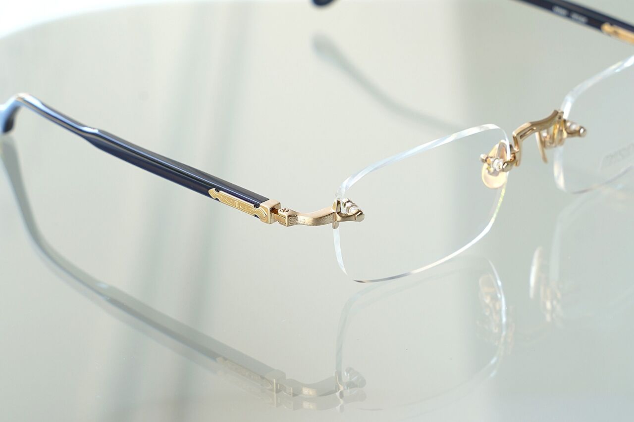 MATSUDA EYEWEAR：マツダ 精緻なる彫金細工の極み。 MATSUDAが表現する