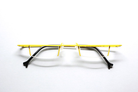 theo-細い眼鏡-d