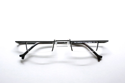 theo-細い眼鏡-e