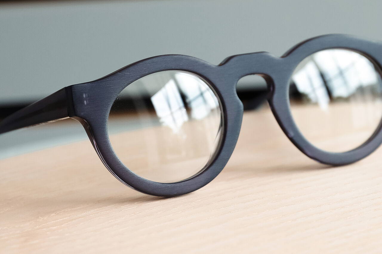 黒より柔らかく、でも芯がある。だから薦めたくなる。｜ Jacques