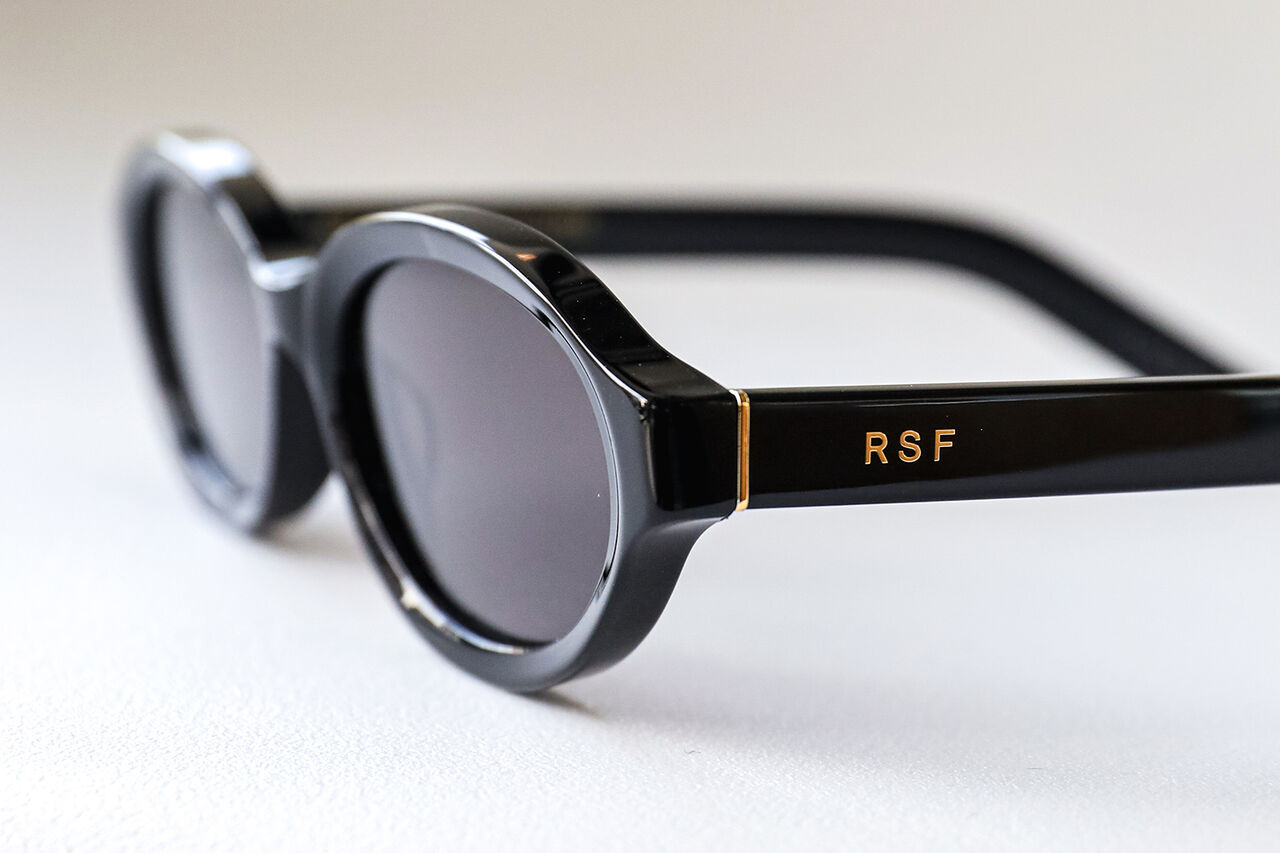 サングラス迷子のあなたに、2つの黒を。 黒縁の向こうにある