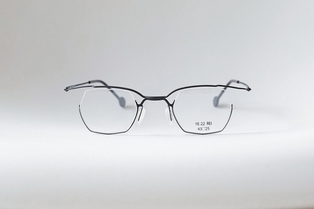 TITANIKA-YE22-black-b