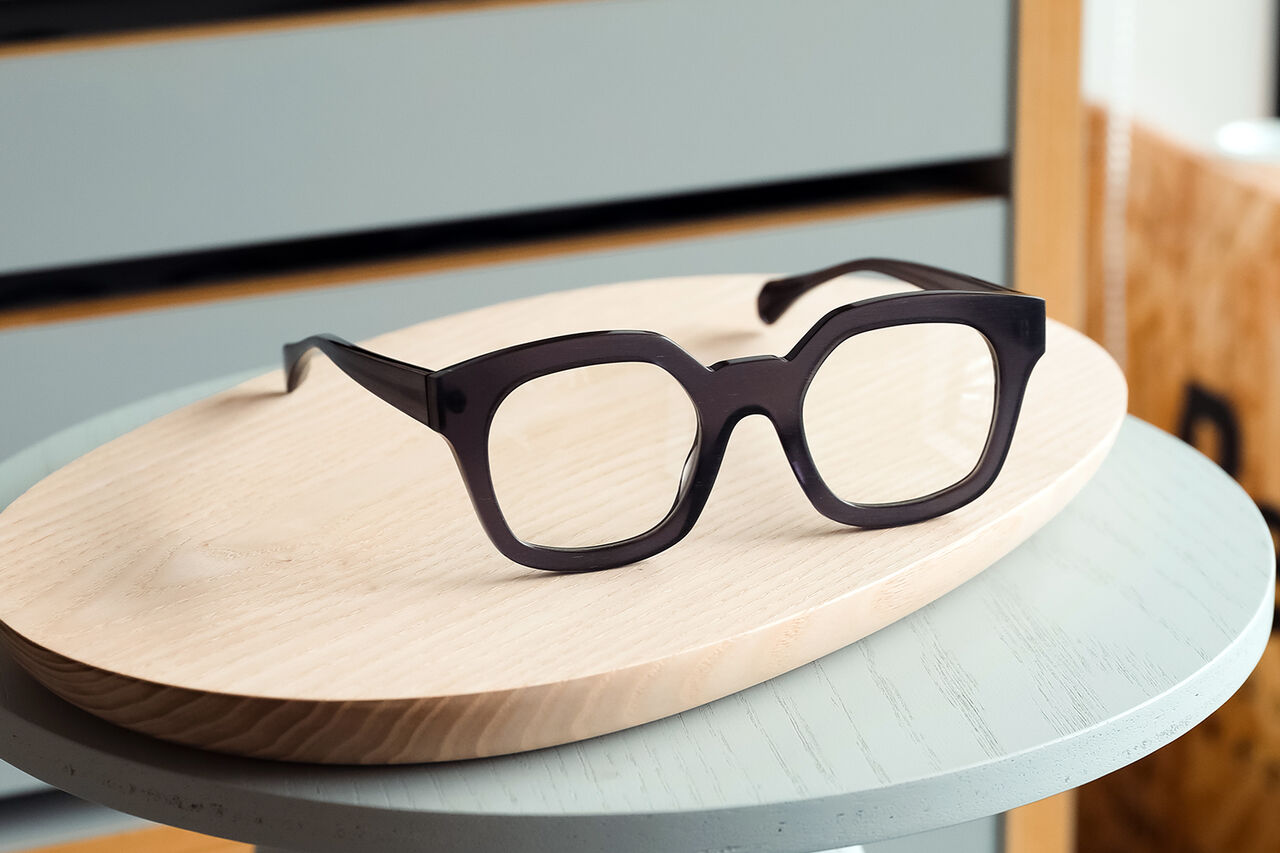 黒より柔らかく、でも芯がある。だから薦めたくなる。｜ Jacques