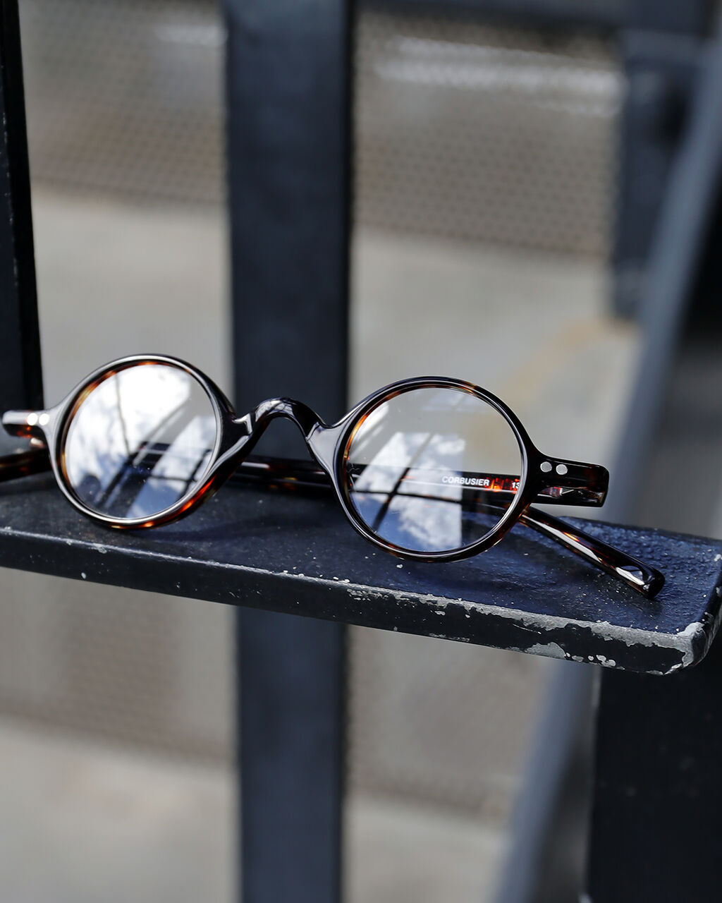 TRACTION × CORBUSIER: 極小ラウンドフレームの魅力 新入荷
