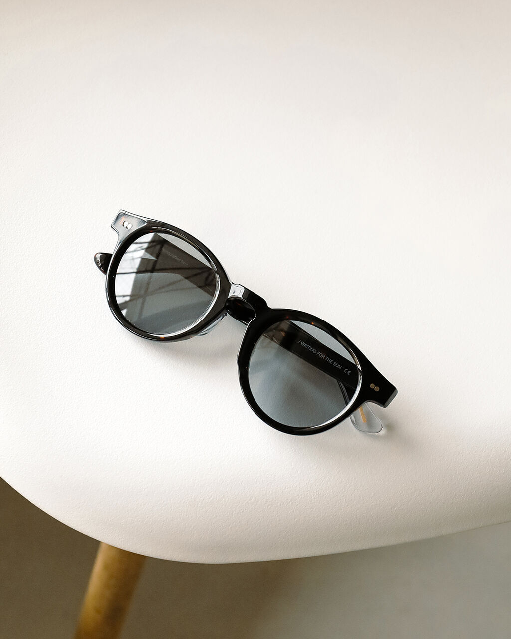 装いに、余裕と色気をひと足し。」 WAITING FOR THE SUN sunglasses