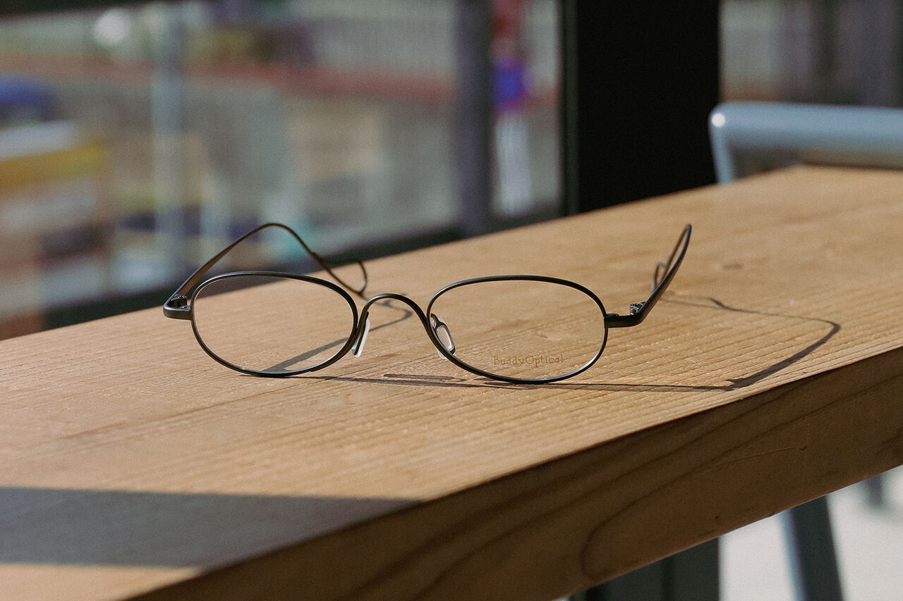 BuddyOptical：バディオプティカル 光沢を抑えた洗練のマットアイ