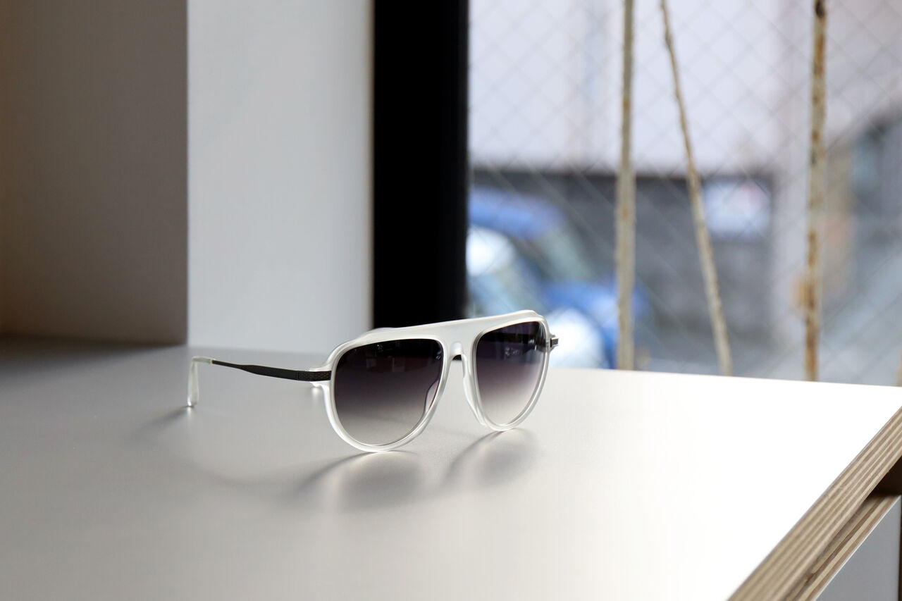 BARTON PERREIRA：バートンペレイラが手掛ける 007 サングラス