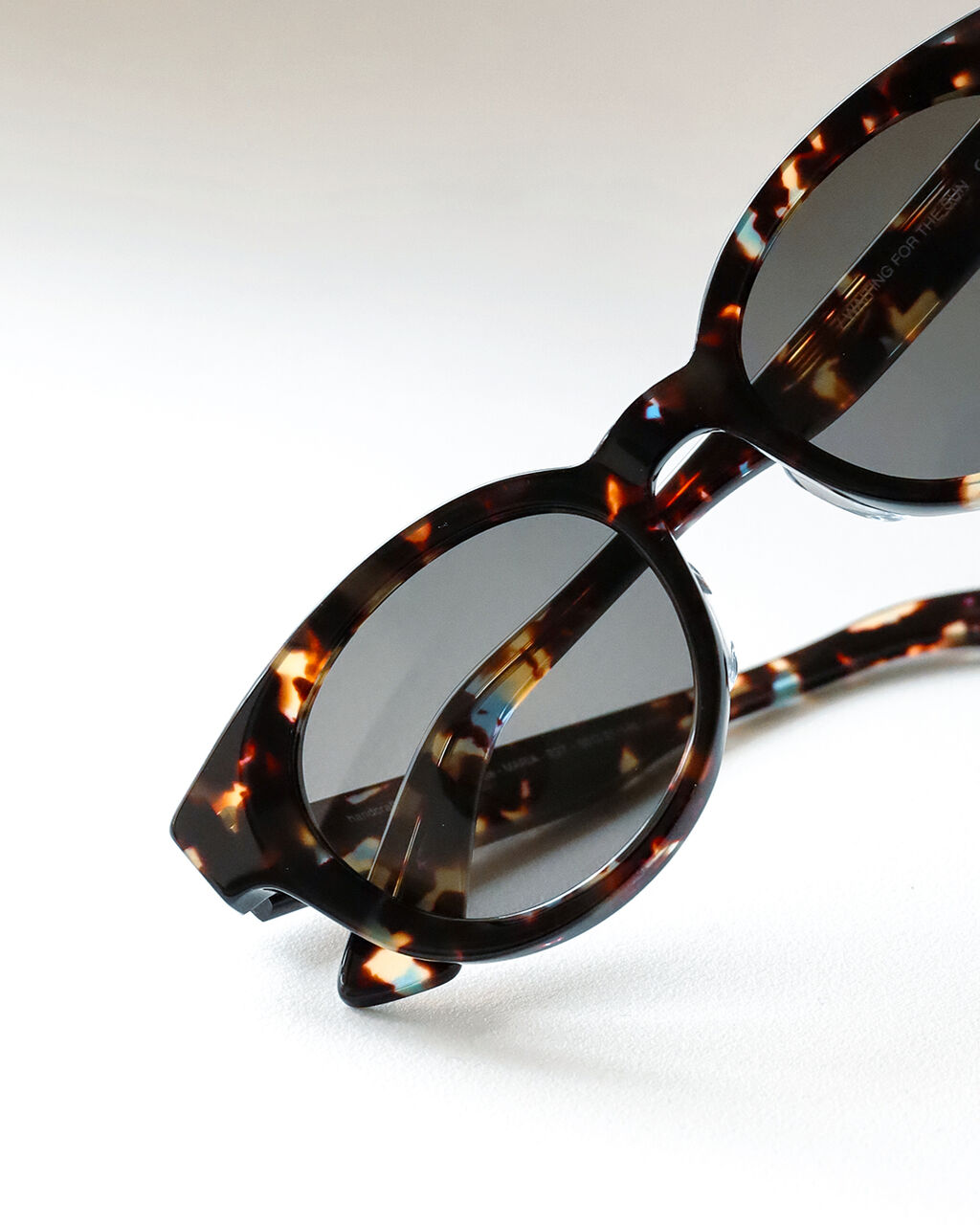 装いに、余裕と色気をひと足し。」 WAITING FOR THE SUN sunglasses