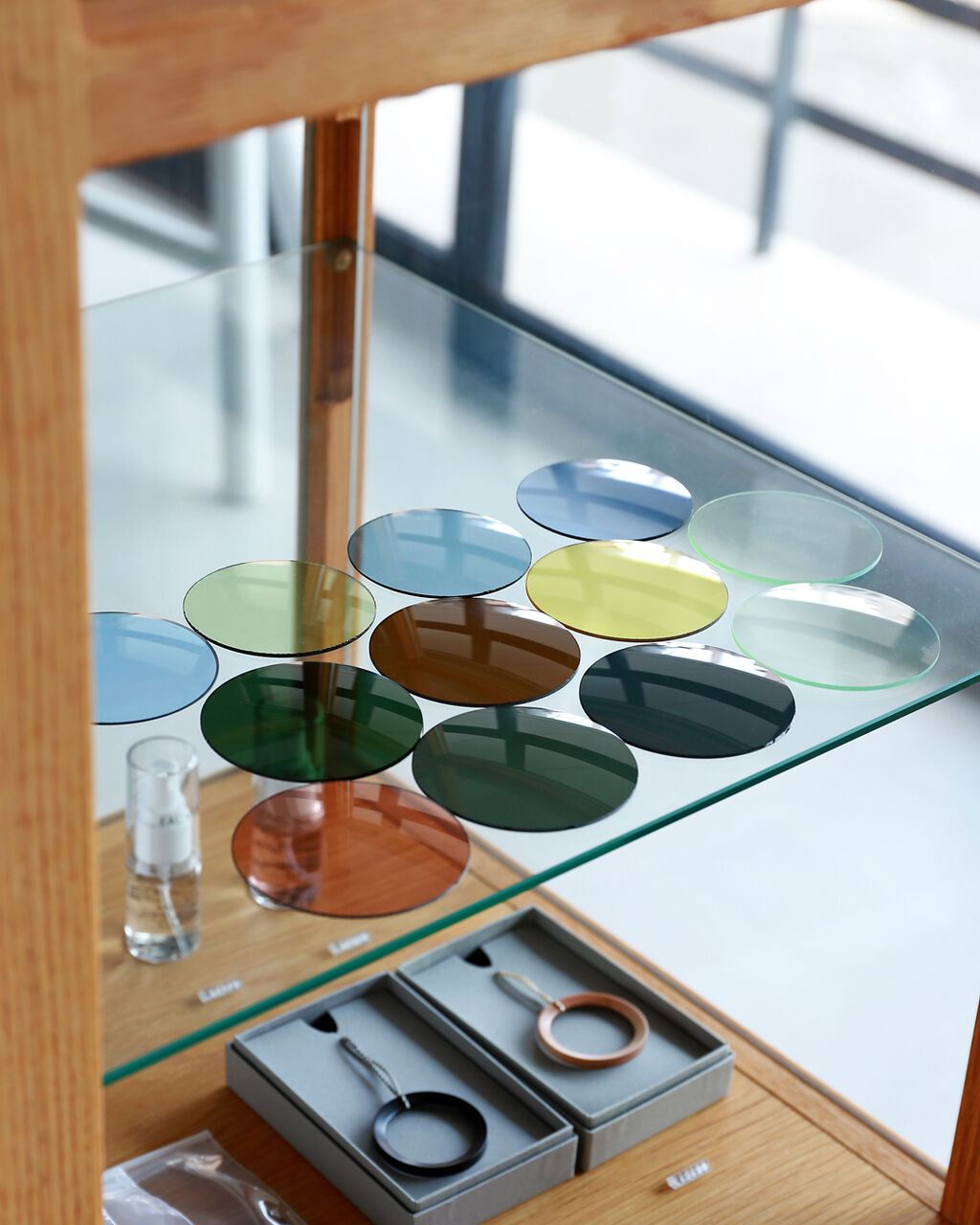 ガラスレンズの魅力】プラスチックとは一線を画すガラスレンズの美しさ：ガラスレンズの持つ独自の魅力とその価値について : Re: Riverport  eyewear & coffee Blog