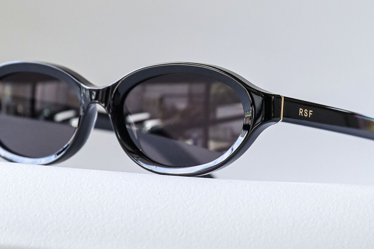 サングラス迷子のあなたに、2つの黒を。 黒縁の向こうにある