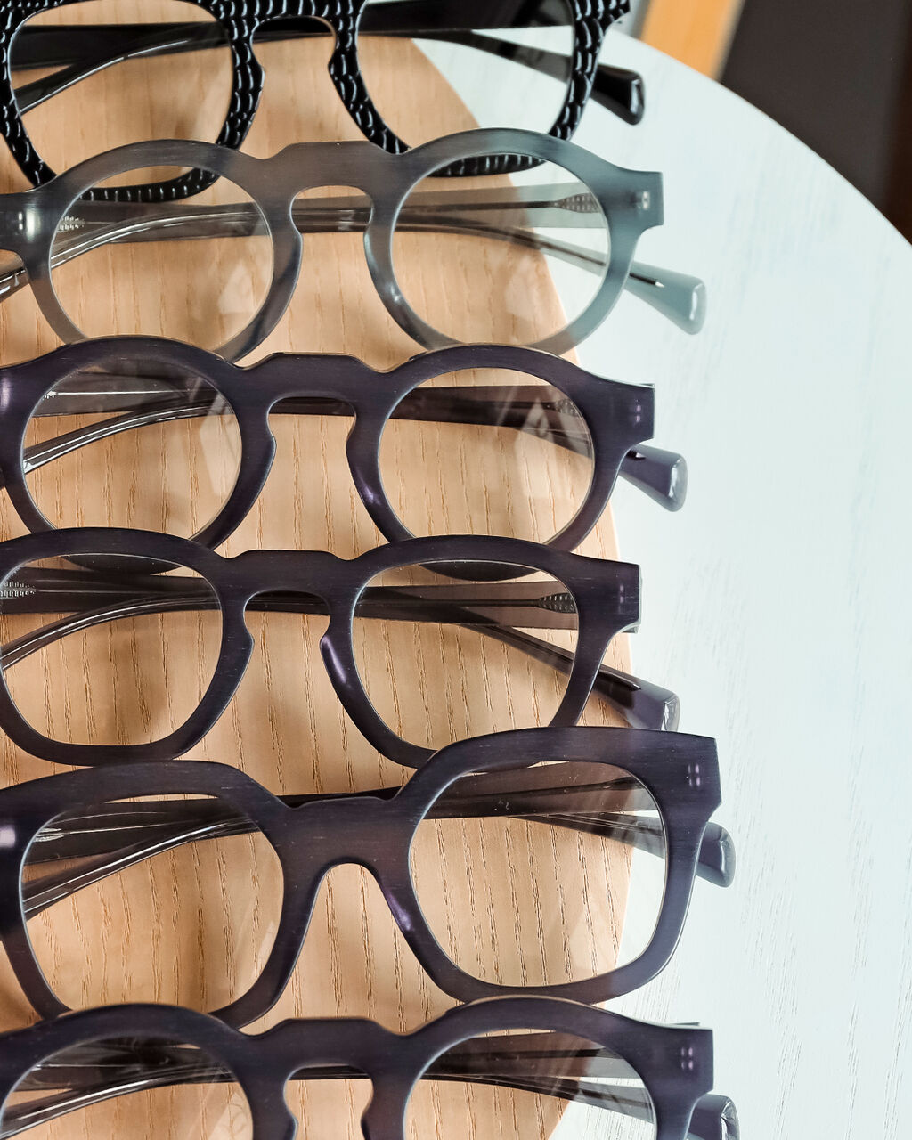 黒より柔らかく、でも芯がある。だから薦めたくなる。｜ Jacques