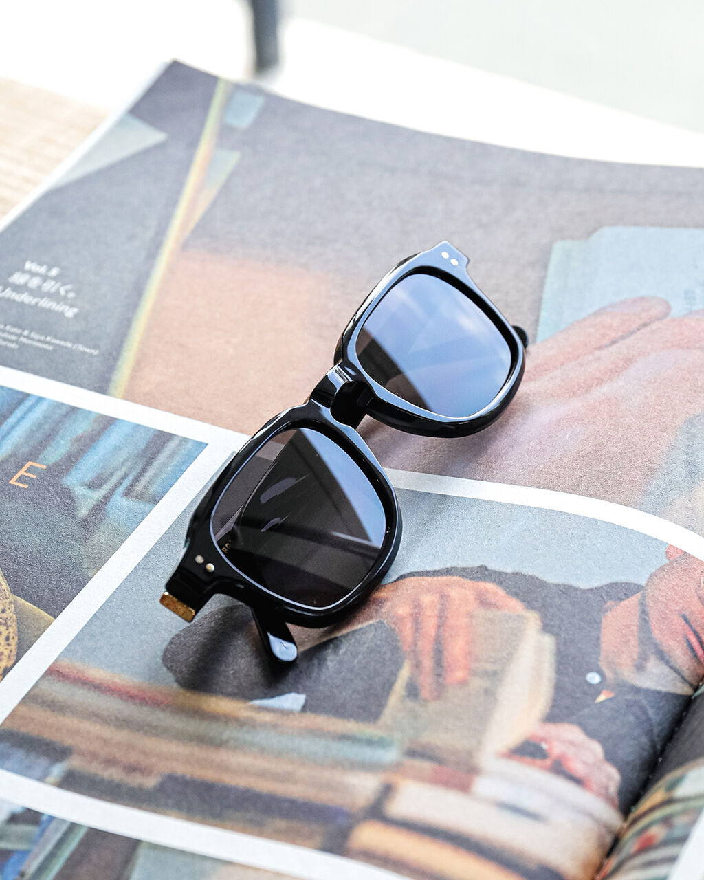 サングラス RETRO SUPER FUTURE サングラス迷子のあなたに、2つの黒を。 黒縁の向こうにある