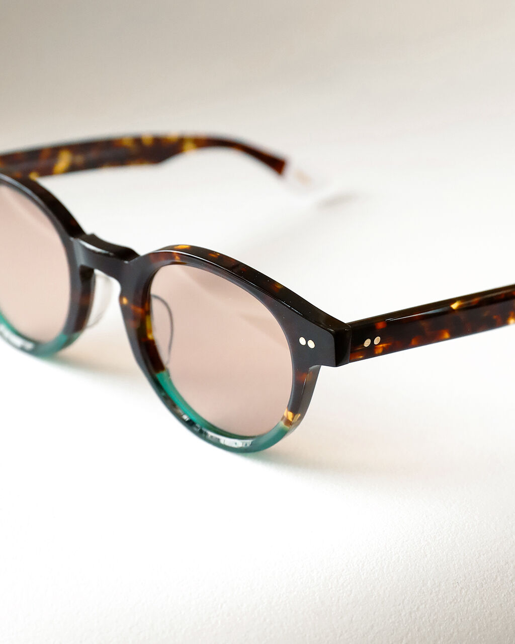 装いに、余裕と色気をひと足し。」 WAITING FOR THE SUN sunglasses