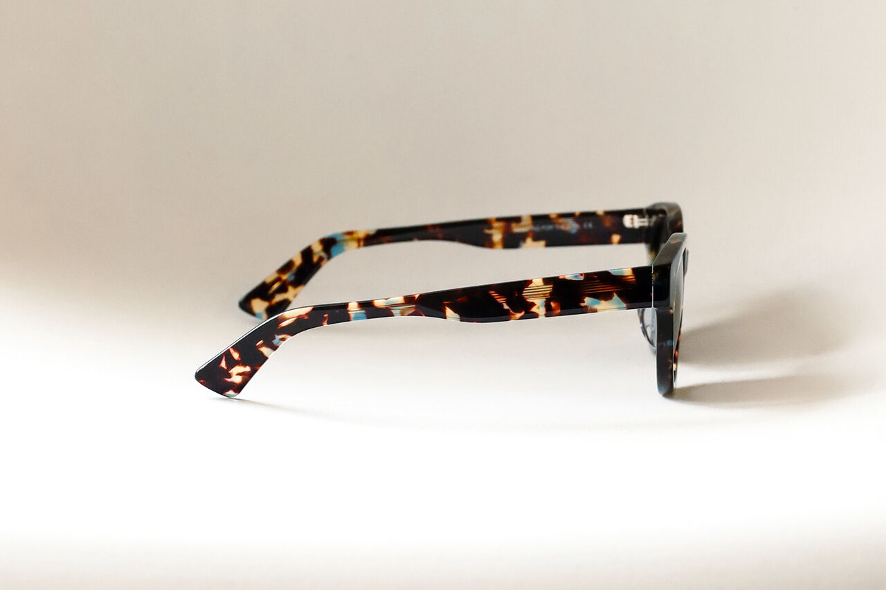 装いに、余裕と色気をひと足し。」 WAITING FOR THE SUN sunglasses