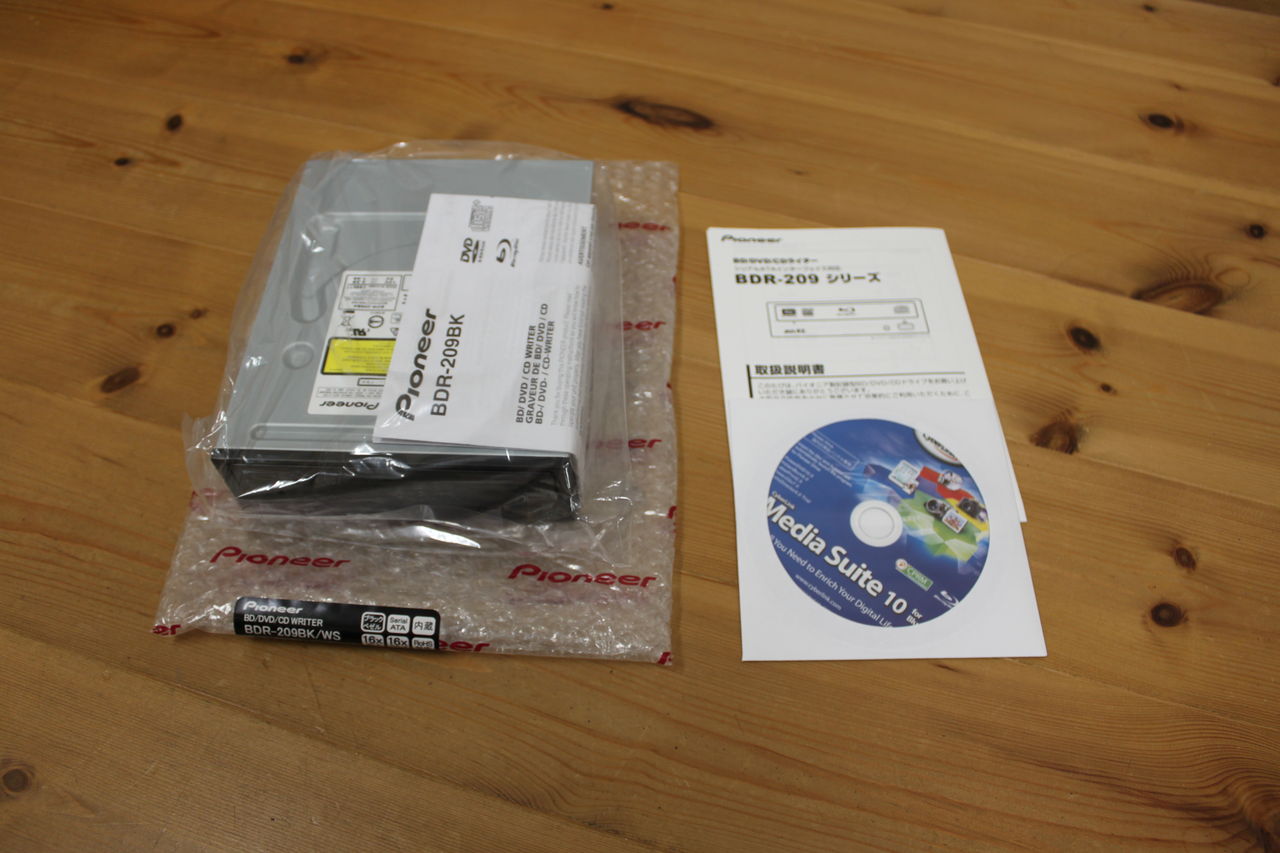 自作pc作成7 Haswell Refresh ブルーレイドライブをpcケースに取り付ける デジpc記 自作pc作成7 Haswell Refresh ブルーレイドライブをpcケースに取り付ける デジpc記