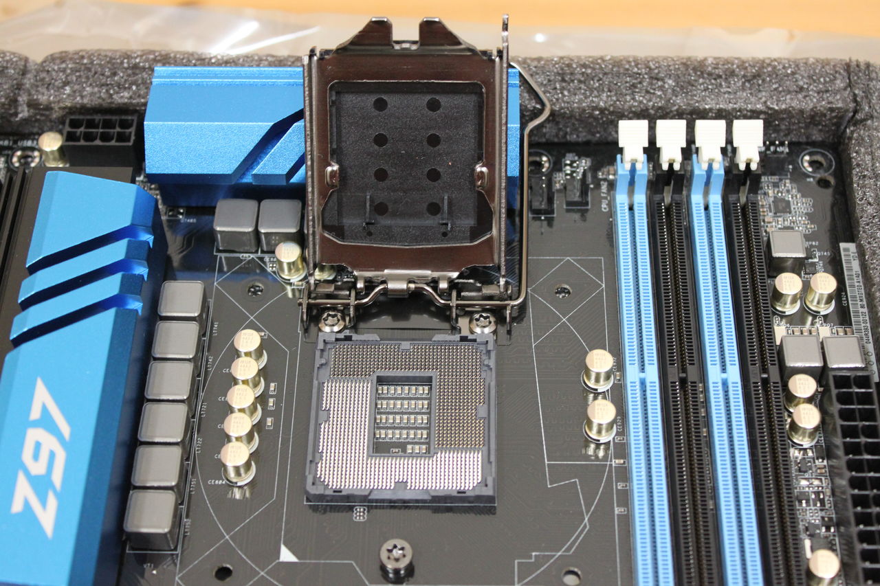 自作PC作成2(Haswell refresh)~マザーボードにCPUを 自作PC作成2(Haswell refresh)~マザーボードにCPUを