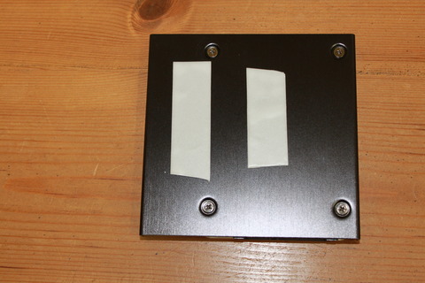 2.5-3.5インチ変換マウンタ HDM-27にセットし、両面テープ貼る