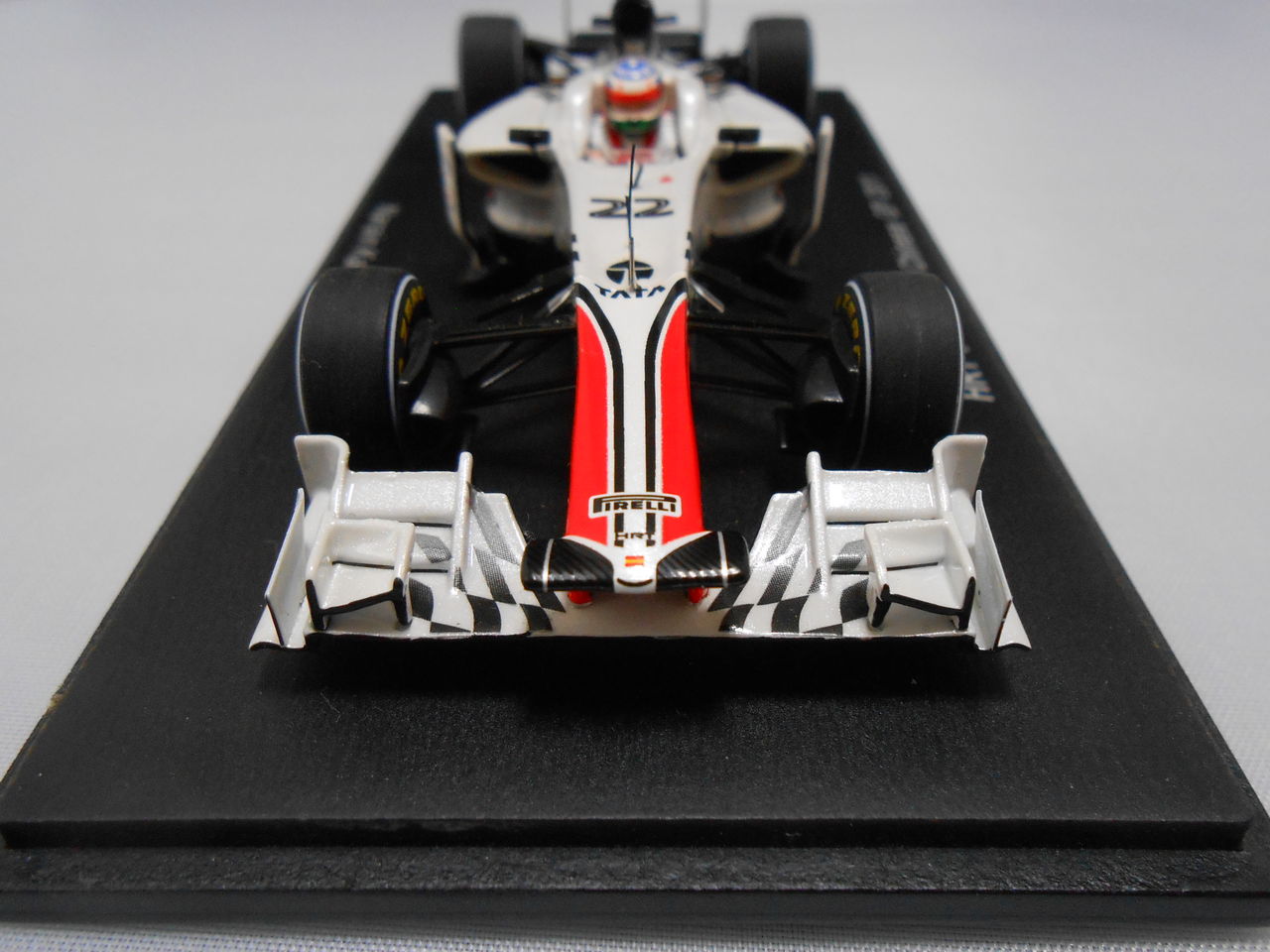 （1点物）F1 HRT F111 ナレインカーティケヤン直筆サイン入り 1:43 サイングッズ購入検討の参考に 直筆サイン カーティケヤン編 - F1観戦