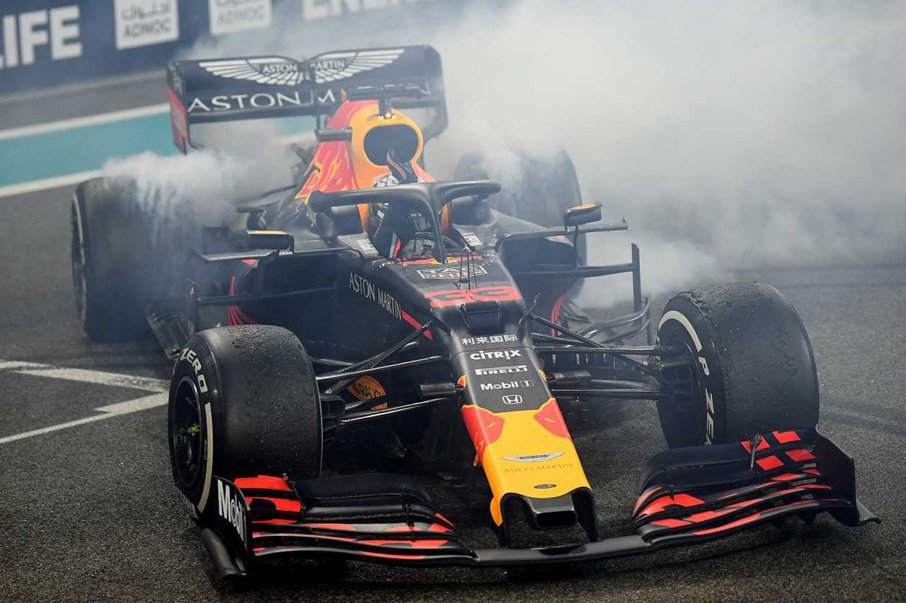 レッドブルf1 ルノーとのエンジン契約問題でプライベートテストに障害 ふみちゃんのf1ランド ブログ